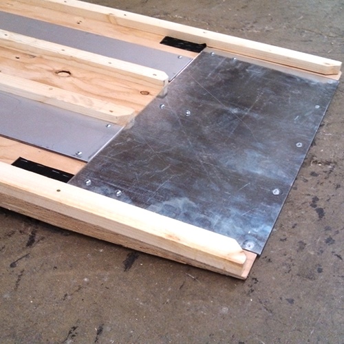 Inbuilt ramps are a great way to make loading heavier equipment into the crate easier